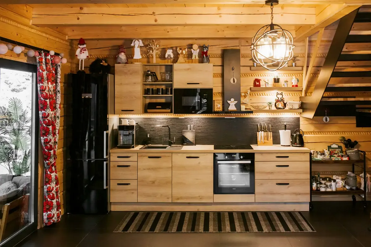 W pełni wyposażona kuchnia w drewnianym domku w Szczyrku